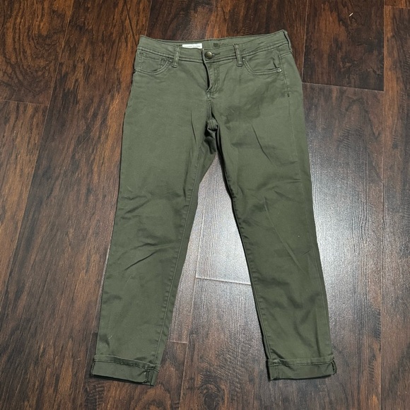Kut From Cloth Catherine Slim Boyfriend Crop Capri Pants Army Green Size 4 EUC - Picture 1 of 12